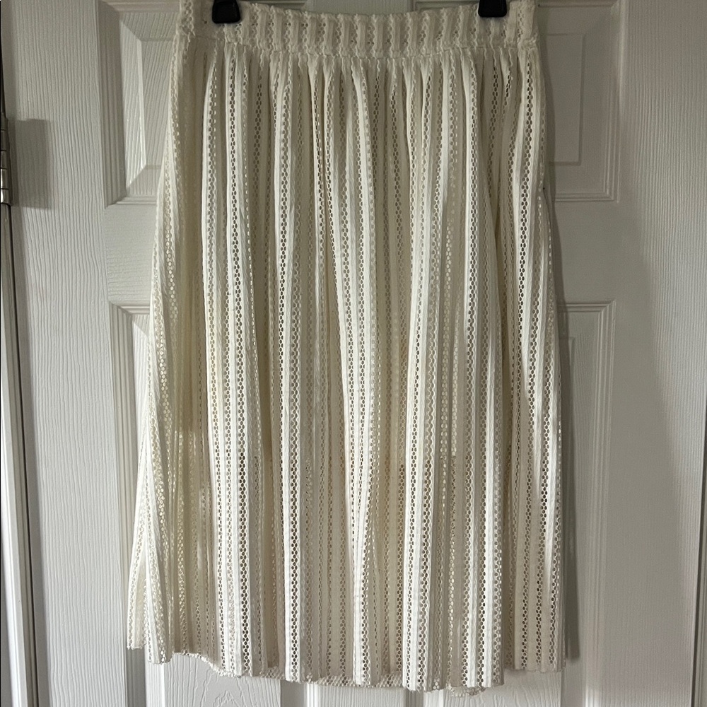 Elegant White Lace Skirt